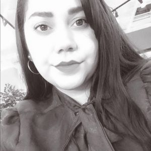 Meet your Posher, Esmeralda